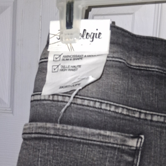 Black Mini Skirt - Picture 6 of 10